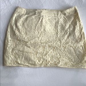 GAP lace mini skirt